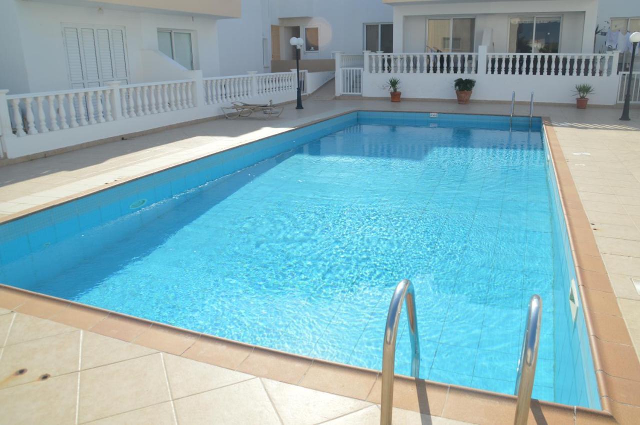 Kapparis Penthouse Apartman Paralímni Kültér fotó